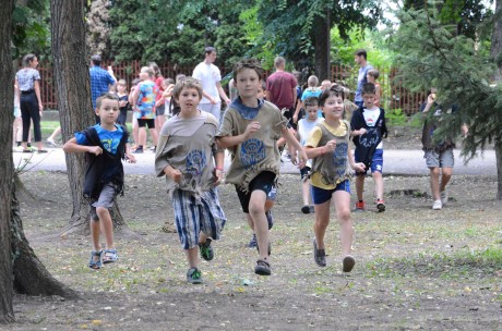 Észak-amerikai indiánok lepték el a velencei tábort